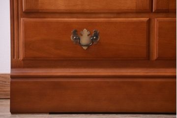 中古　横浜クラシック家具　ダニエル　高級品!収納棚(キャビネット)(2)(定価約50万円)