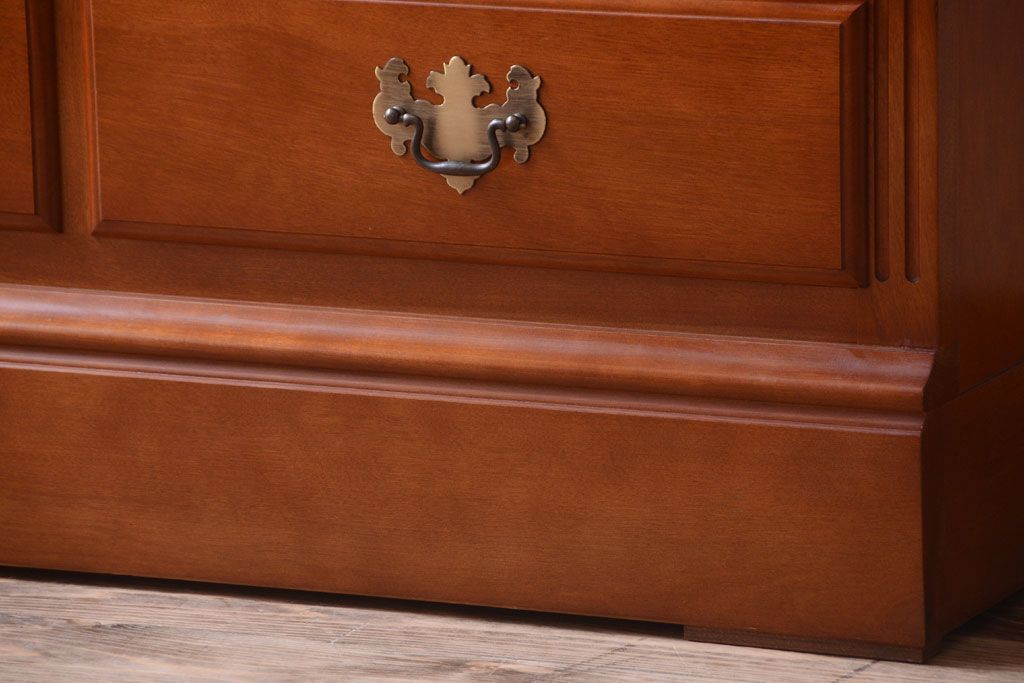 中古　横浜クラシック家具　ダニエル　高級品!収納棚(キャビネット)(2)(定価約50万円)