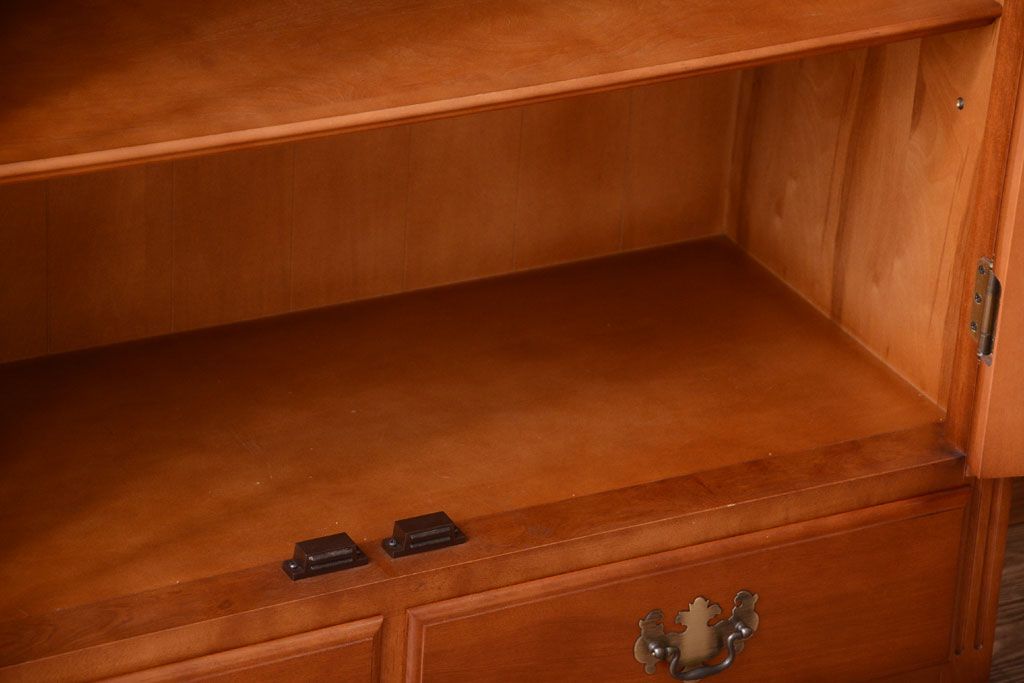 中古　横浜クラシック家具　ダニエル　高級品!収納棚(キャビネット)(2)(定価約50万円)