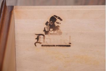 中古　横浜クラシック家具　ダニエル　高級品!収納棚(キャビネット)(2)(定価約50万円)