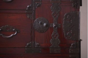 アンティーク家具　古民具・骨董　明治〜大正期　前面栗材!二段重ねのアンティーク米沢箪笥(台輪付き)