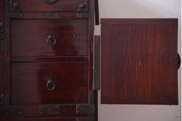 アンティーク家具　古民具・骨董　明治〜大正期　前面栗材!二段重ねのアンティーク米沢箪笥(台輪付き)