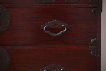 アンティーク家具　古民具・骨董　明治〜大正期　前面栗材!二段重ねのアンティーク米沢箪笥(台輪付き)
