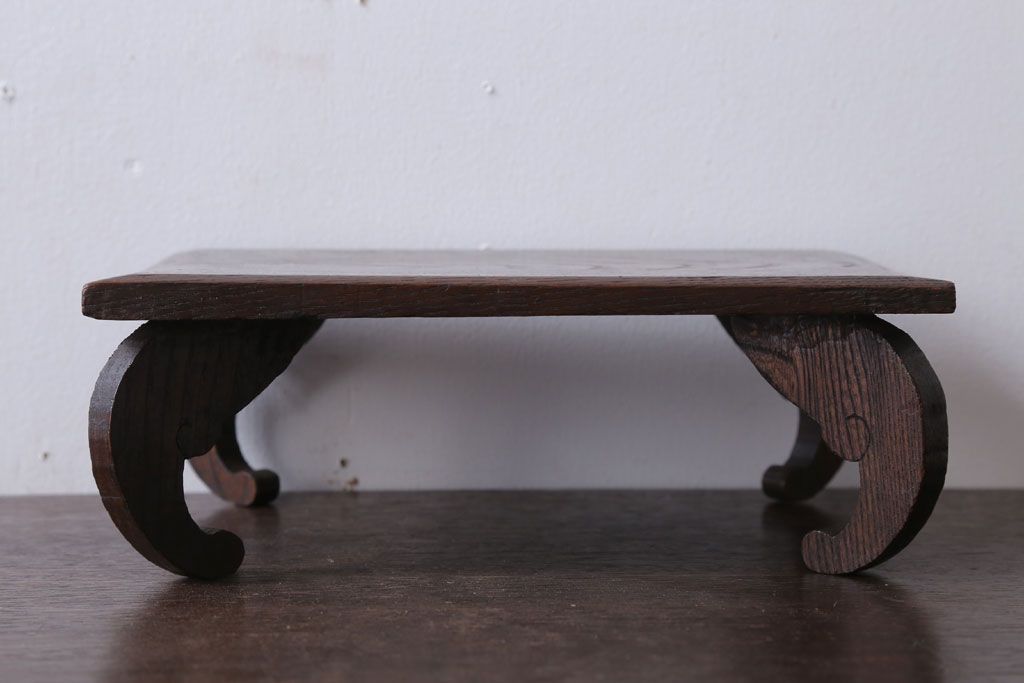 アンティーク雑貨　和製アンティーク　古い木製の小さな花台(飾り台)