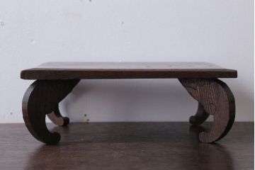 アンティーク雑貨　和製アンティーク　古い木製の小さな花台(飾り台)