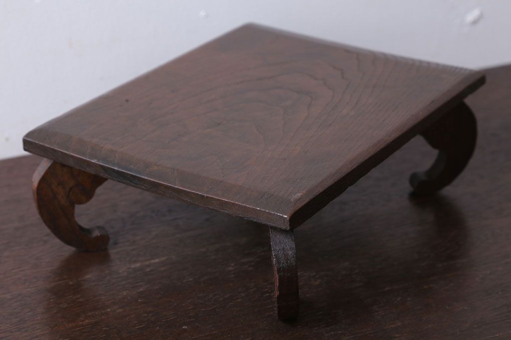 アンティーク雑貨　和製アンティーク　古い木製の小さな花台(飾り台)