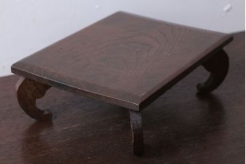 アンティーク雑貨　和製アンティーク　古い木製の小さな花台(飾り台)