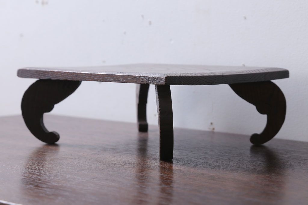 アンティーク雑貨　和製アンティーク　古い木製の小さな花台(飾り台)