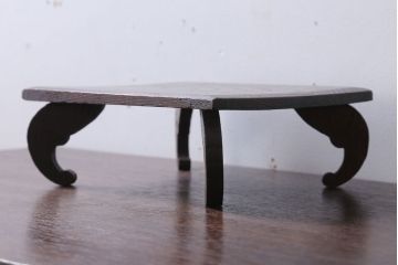 アンティーク雑貨　和製アンティーク　古い木製の小さな花台(飾り台)