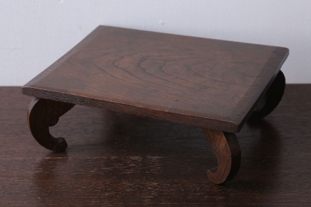 アンティーク雑貨　和製アンティーク　古い木製の小さな花台(飾り台)