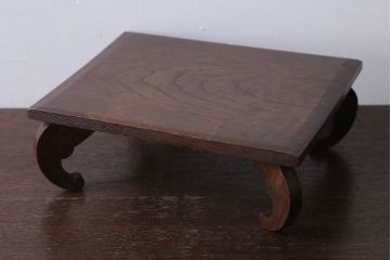 アンティーク雑貨　和製アンティーク　古い木製の小さな花台(飾り台)