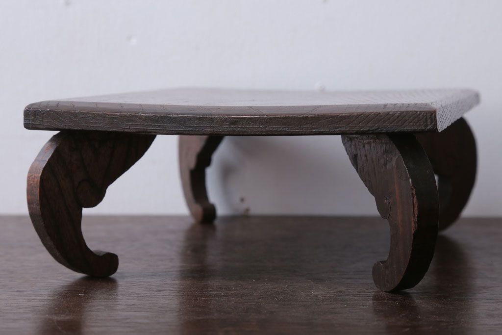 アンティーク雑貨　和製アンティーク　古い木製の小さな花台(飾り台)