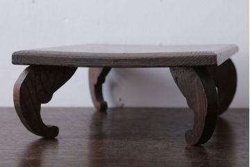 アンティーク雑貨　和製アンティーク　古い木製の小さな花台(飾り台)