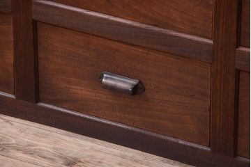 アンティーク家具　和製アンティーク　前面欅材!框が重厚な時代箪笥ローボード(引き出し・ローチェスト)(2)