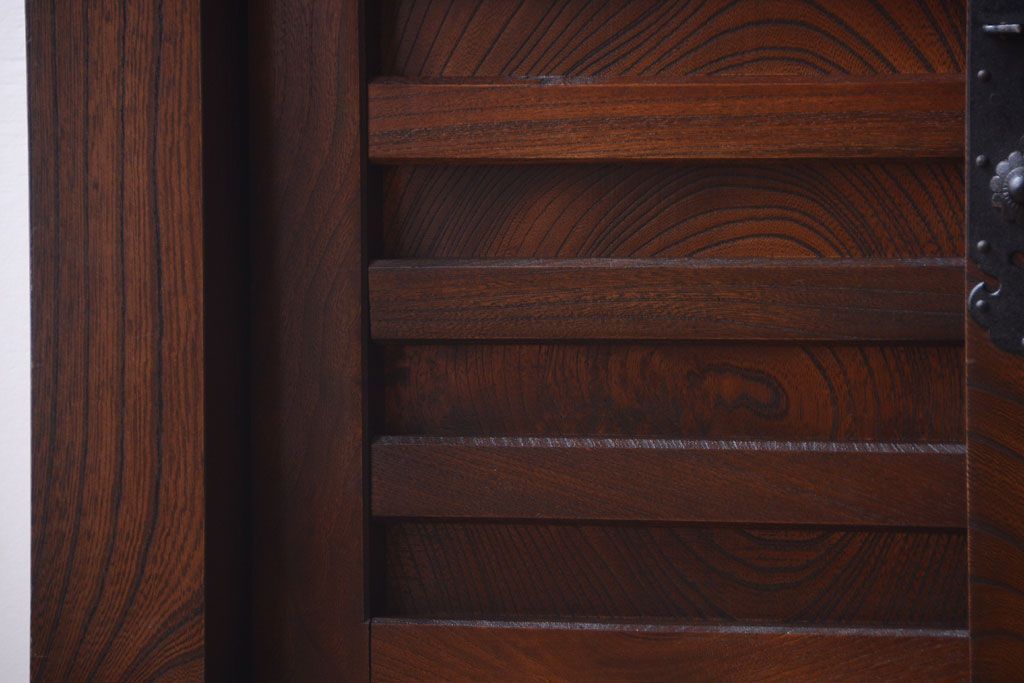 中古　民芸家具　総欅材!重厚な車箪笥(帳場箪笥)