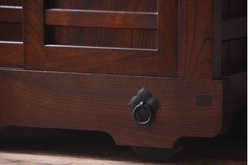 中古　民芸家具　総欅材!重厚な車箪笥(帳場箪笥)