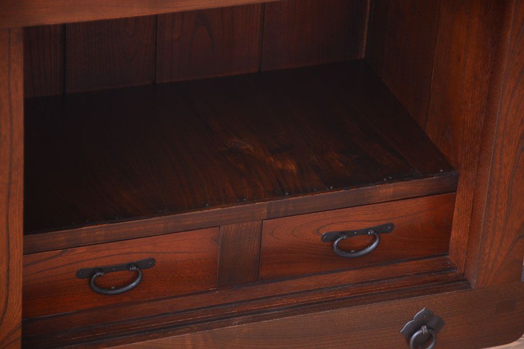 中古　民芸家具　総欅材!重厚な車箪笥(帳場箪笥)