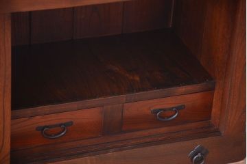 中古　民芸家具　総欅材!重厚な車箪笥(帳場箪笥)