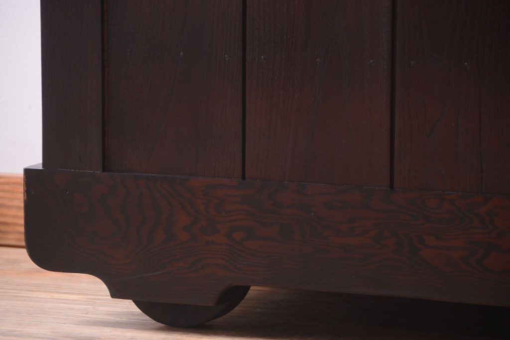 中古　民芸家具　総欅材!重厚な車箪笥(帳場箪笥)