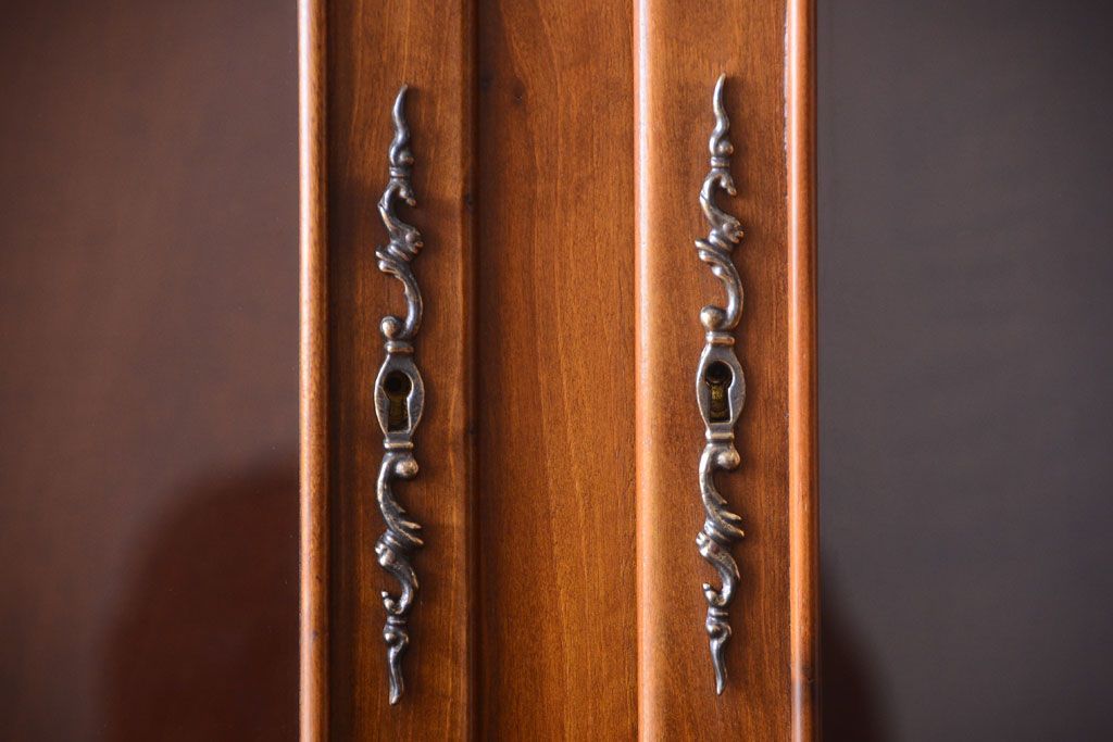 中古　VAROSA VALENTI(バロッサ バレンティ)　ライト付き特大キャビネット(カップボード)