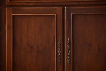 中古　VAROSA VALENTI(バロッサ バレンティ)　ライト付き特大キャビネット(カップボード)