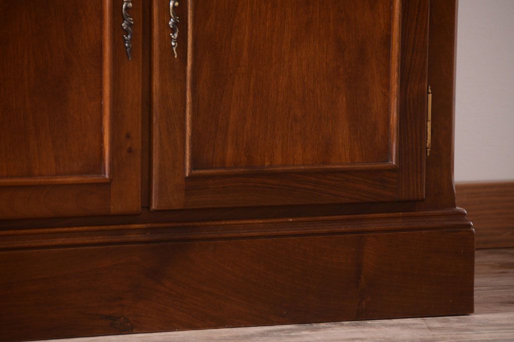 中古　VAROSA VALENTI(バロッサ バレンティ)　ライト付き特大キャビネット(カップボード)