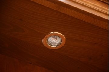 中古　VAROSA VALENTI(バロッサ バレンティ)　ライト付き特大キャビネット(カップボード)