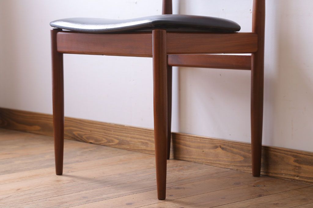 ヴィンテージ家具　北欧ビンテージ　G-PLAN(ジープラン)　シンプルなチェア