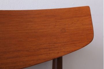 ヴィンテージ家具　北欧ビンテージ　G-PLAN(ジープラン)　シンプルなチェア