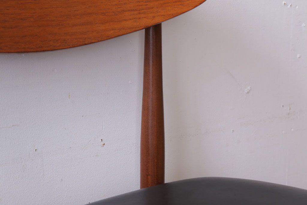 ヴィンテージ家具　北欧ビンテージ　G-PLAN(ジープラン)　シンプルなチェア