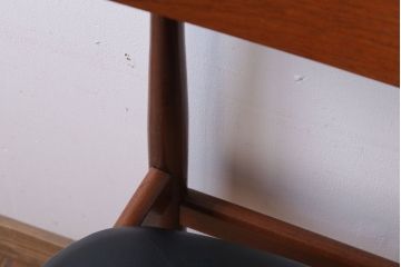 ヴィンテージ家具　北欧ビンテージ　G-PLAN(ジープラン)　シンプルなチェア