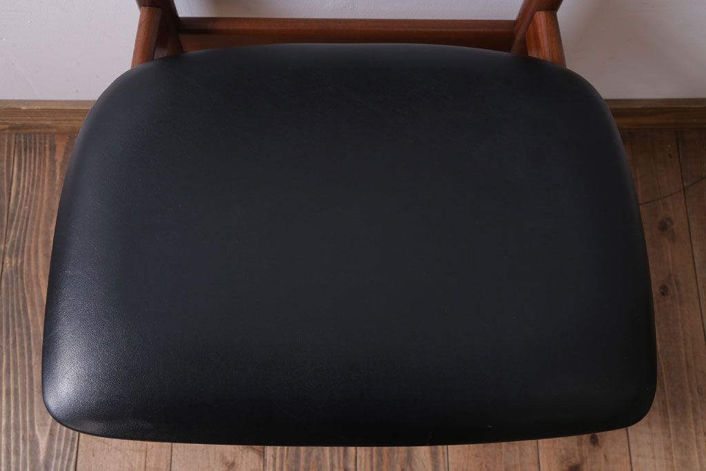 ヴィンテージ家具　北欧ビンテージ　G-PLAN(ジープラン)　シンプルなチェア