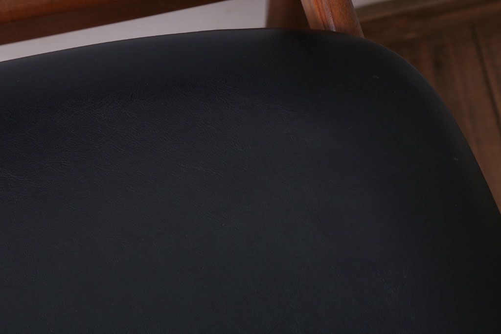 ヴィンテージ家具　北欧ビンテージ　G-PLAN(ジープラン)　シンプルなチェア