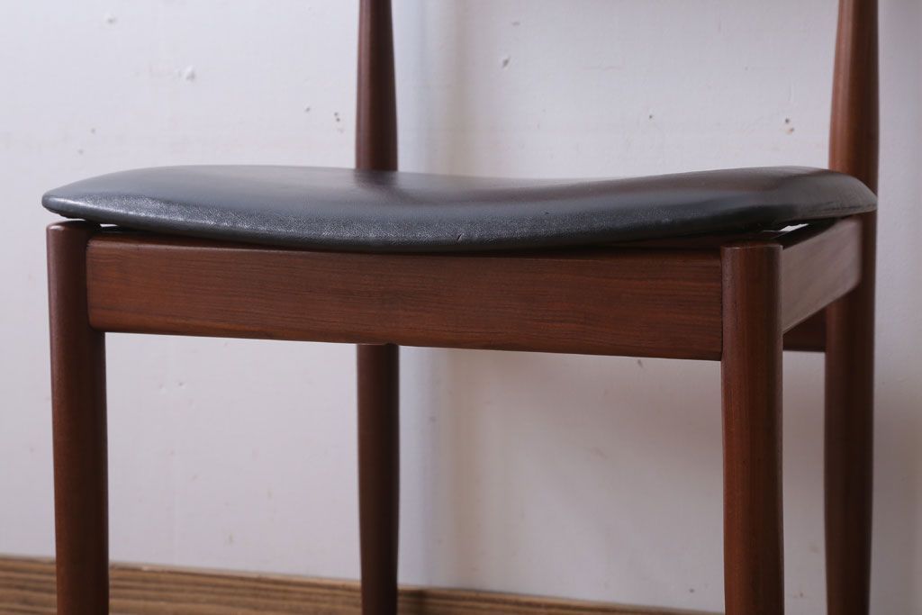 ヴィンテージ家具　北欧ビンテージ　G-PLAN(ジープラン)　シンプルなチェア