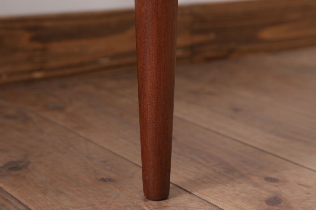 ヴィンテージ家具　北欧ビンテージ　G-PLAN(ジープラン)　シンプルなチェア