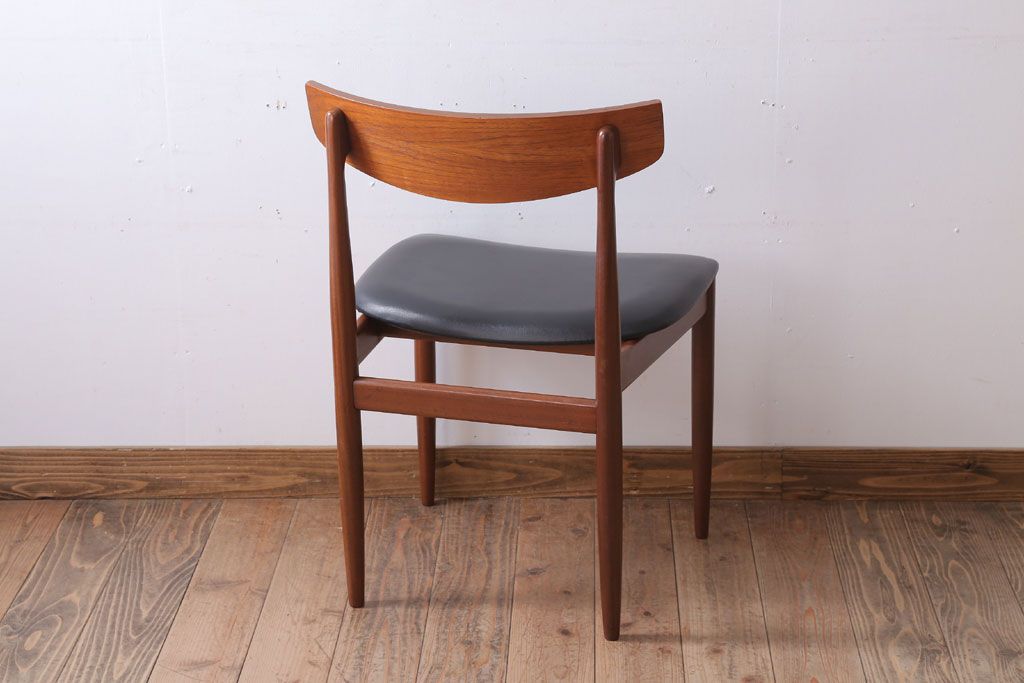 ヴィンテージ家具　北欧ビンテージ　G-PLAN(ジープラン)　シンプルなチェア