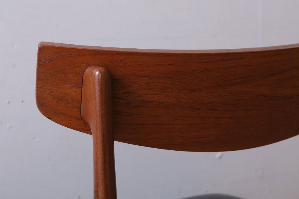 ヴィンテージ家具　北欧ビンテージ　G-PLAN(ジープラン)　シンプルなチェア