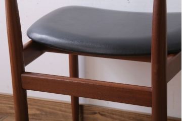 ヴィンテージ家具　北欧ビンテージ　G-PLAN(ジープラン)　シンプルなチェア