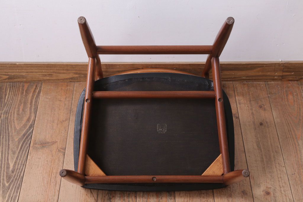 ヴィンテージ家具　北欧ビンテージ　G-PLAN(ジープラン)　シンプルなチェア