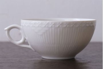 アンティーク雑貨　中古　ROYAL COPENHAGEN(ロイヤルコペンハーゲン)　WHITE FLUTED HALF LACE(ホワイトフルーテッド・ハーフレース) カップ&ソーサー2客セット(洋食器)