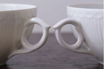 アンティーク雑貨　中古　ROYAL COPENHAGEN(ロイヤルコペンハーゲン)　WHITE FLUTED HALF LACE(ホワイトフルーテッド・ハーフレース) カップ&ソーサー2客セット(洋食器)