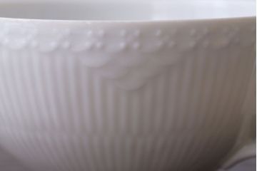 アンティーク雑貨　中古　ROYAL COPENHAGEN(ロイヤルコペンハーゲン)　WHITE FLUTED HALF LACE(ホワイトフルーテッド・ハーフレース) カップ&ソーサー2客セット(洋食器)