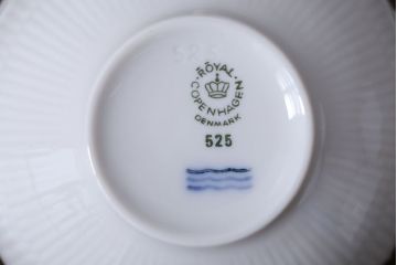 アンティーク雑貨　中古　ROYAL COPENHAGEN(ロイヤルコペンハーゲン)　WHITE FLUTED HALF LACE(ホワイトフルーテッド・ハーフレース) カップ&ソーサー3客セット(洋食器)