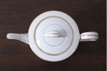 アンティーク雑貨　中古　ノリタケ(Noritake)　シェイプが美しい白いポット(洋食器)