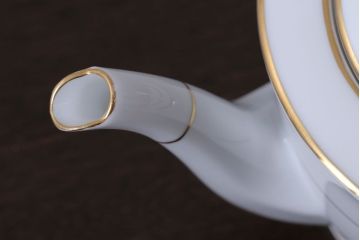 アンティーク雑貨　中古　ノリタケ(Noritake)　シェイプが美しい白いポット(洋食器)