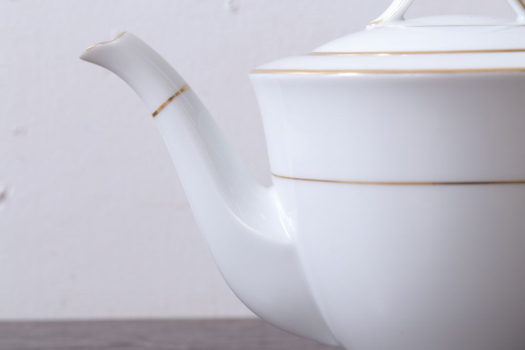 アンティーク雑貨　中古　ノリタケ(Noritake)　シェイプが美しい白いポット(洋食器)