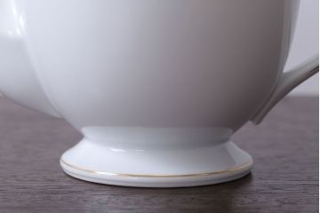 アンティーク雑貨　中古　ノリタケ(Noritake)　シェイプが美しい白いポット(洋食器)