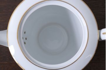 アンティーク雑貨　中古　ノリタケ(Noritake)　シェイプが美しい白いポット(洋食器)