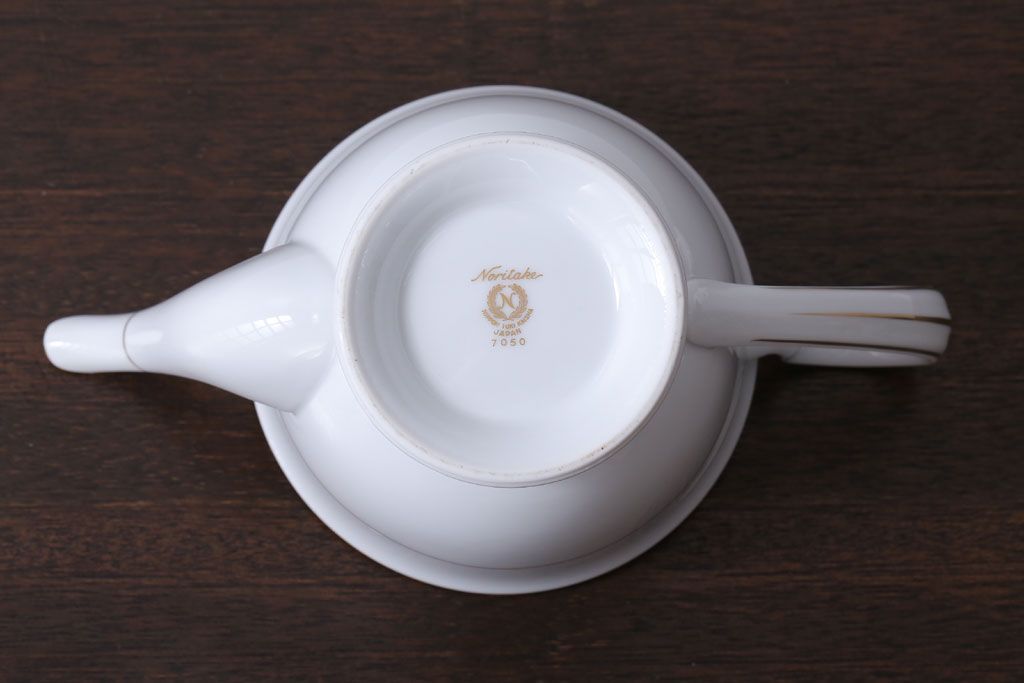 アンティーク雑貨　中古　ノリタケ(Noritake)　シェイプが美しい白いポット(洋食器)