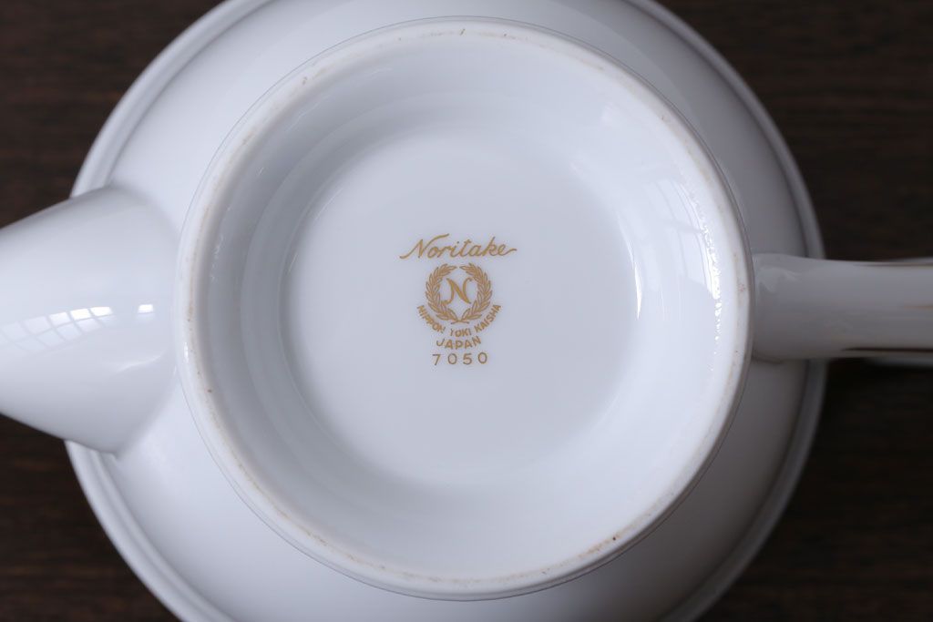 アンティーク雑貨　中古　ノリタケ(Noritake)　シェイプが美しい白いポット(洋食器)